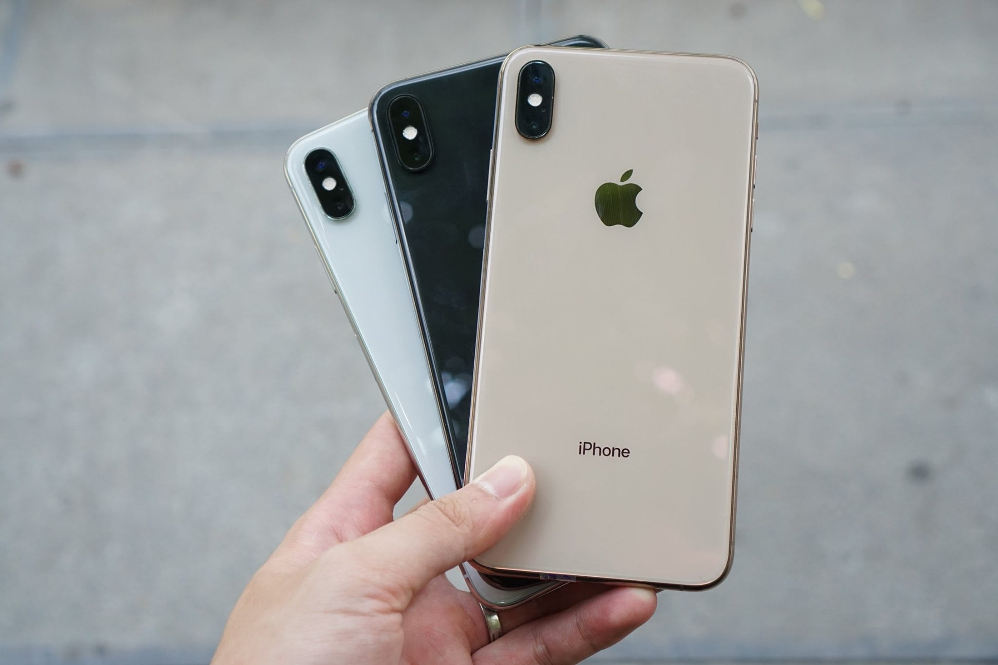 Hoi xem man hinh, vo, linh kien iPhone co bi thay chua? Phan tram dung luong pin cua iPhone cu con lai la bao nhieu phan tram? Vi hien nay da so iPhone cu gia re hon binh thuong deu la iPhone dung lai