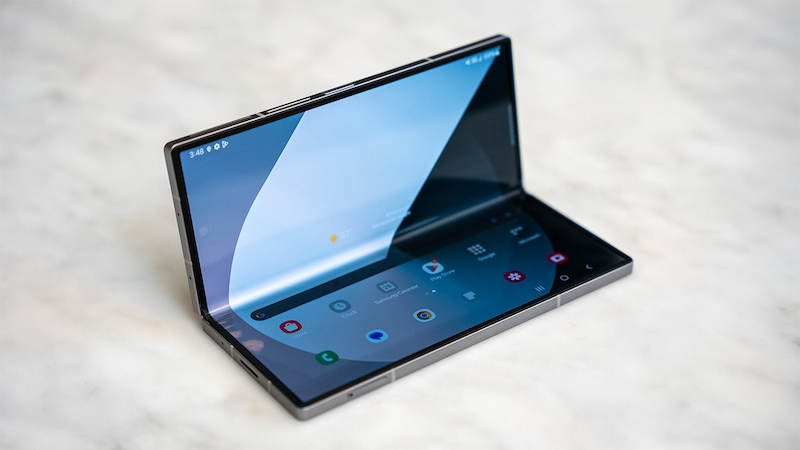 Neu ban dang su dung Galaxy Z Fold 6, viec nang cap len Z Fold 7 se mang lai nhieu loi ich ro ret: thiet ke cung cap hon, man hinh sang hon, hieu nang vuot troi, camera dot pha, pin lau hon