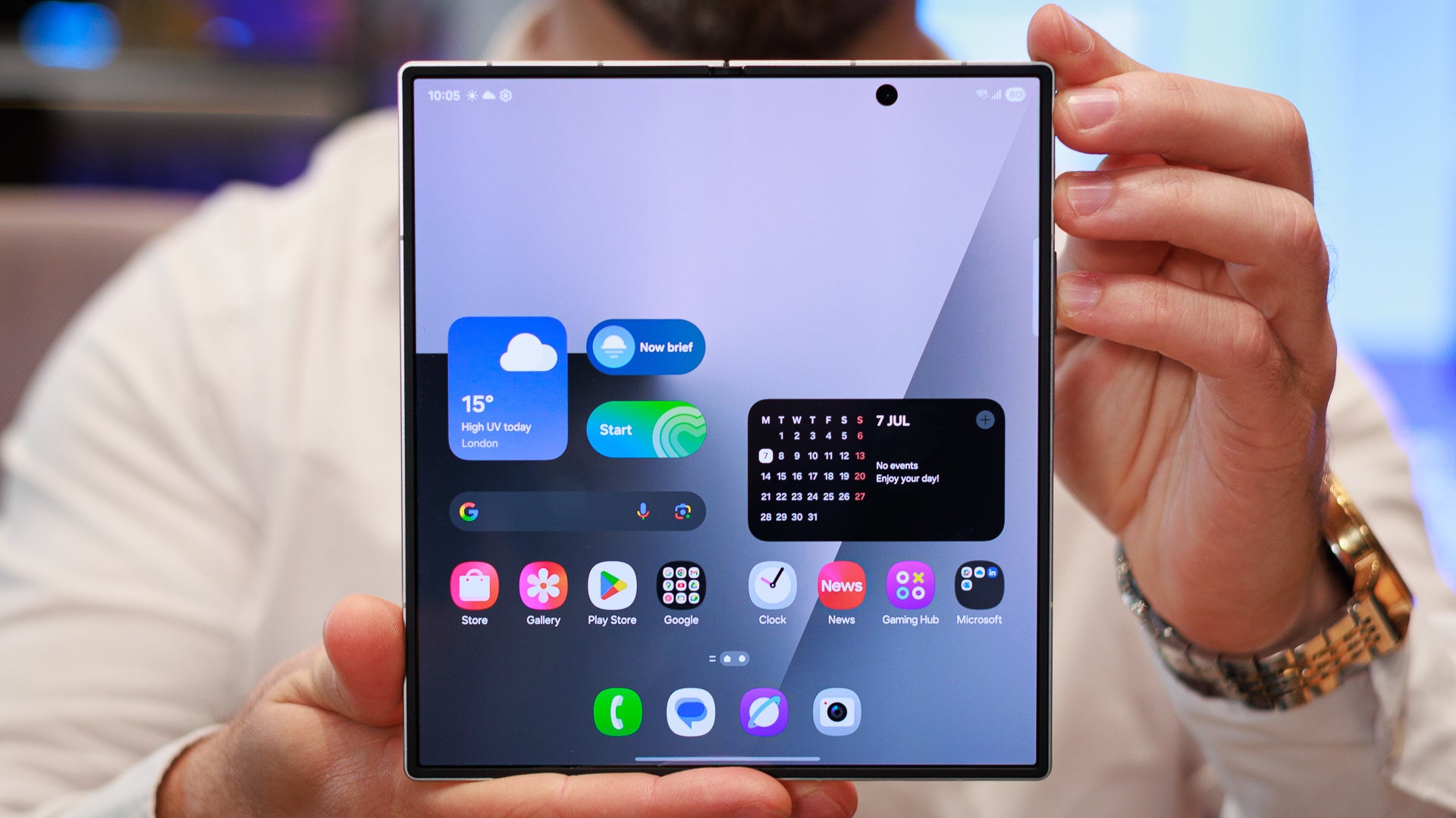 Thi truong smartphone 2025 dang chung kien su len ngoi manh me cua dong dien thoai man hinh gap. Trong do, Galaxy Z Fold 7 tiep tuc la tam diem chu y voi thiet ke dot pha, cong nghe tien tien va nhieu tinh nang thong minh