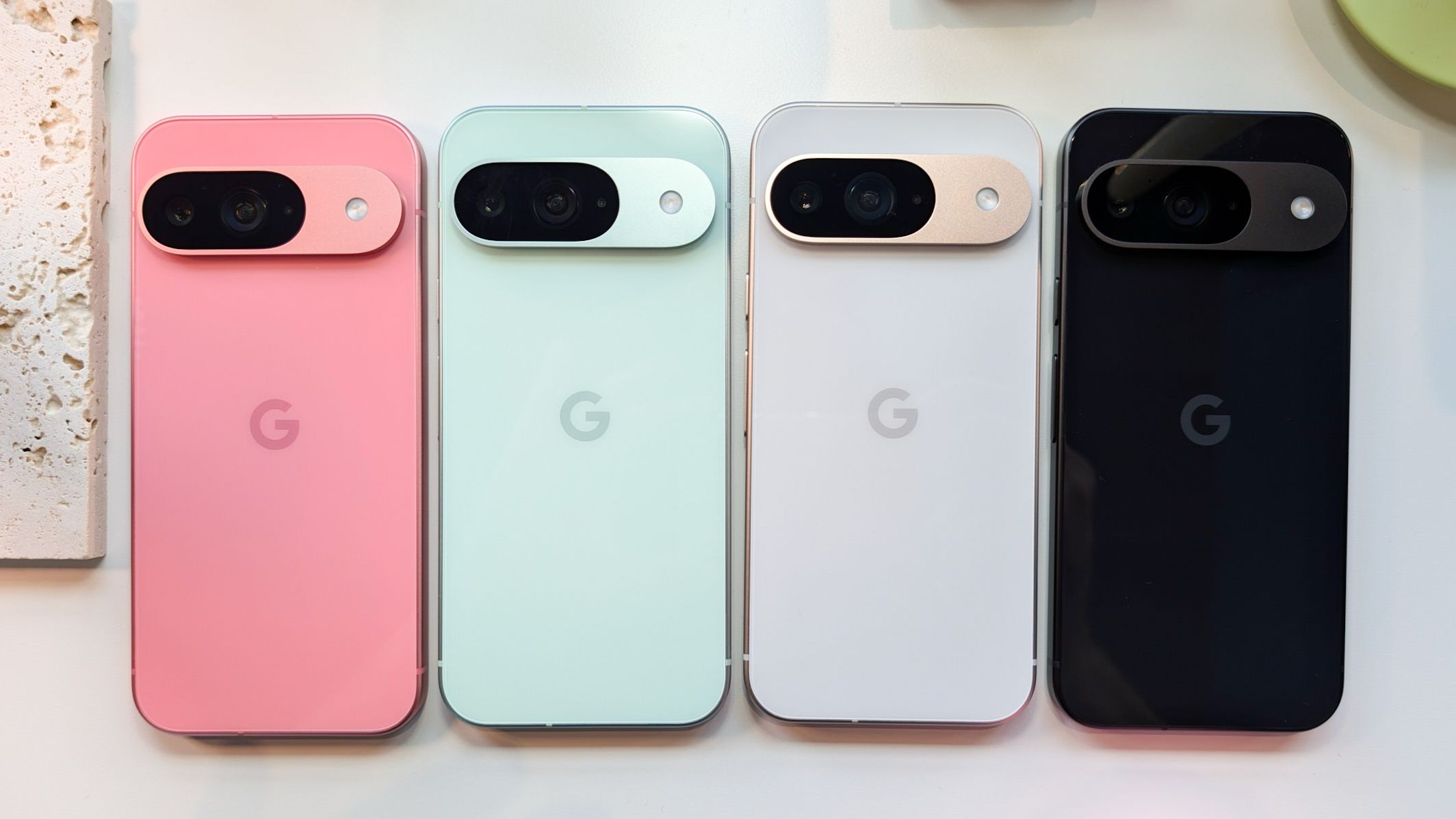Voi su ket hop giua thiet ke sang trong man hinh ruc ro hieu nang vuot troi camera dinh cao va he thong AI thong minh Google Pixel 10 Series thuc su la lua chon hoan hao cho nguoi yeu cong nghe