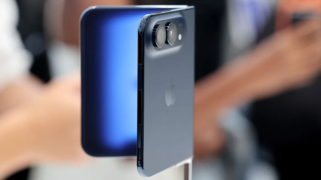 Bản lề iPhone Duo giữ thiết bị ổn định khi gập một nửa